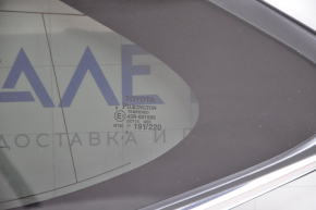 Форточка глухое стекло задняя левая Toyota Highlander 20- тонировка, с подогревом, царап на канте, царап на хроме, оторваны контакты