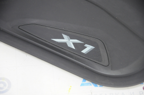 Килимок салону задній лівий BMW X1 F48 16-22 гума чорний, емблема з чорною окантовкою Basis, подряпини