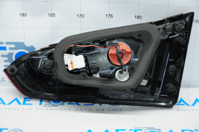 Фонарь внутренний крышка багажника левый Kia Forte 4d 17-18 рест галоген, царапины, трещины