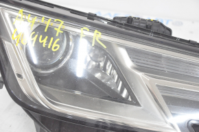 Фара передня права в зборі Audi A4 B9 17-19 ксенон+LED, злам креп, пісок