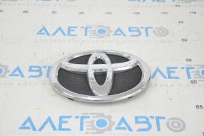 Эмблема решетки радиатора grill Toyota Camry v40 хром, песок, царапины
