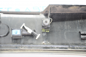 Накладка двери багажника Jeep Compass 17- под стеклом, без планки подсветки номера, слом креп, царапины на хроме,