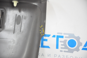 Накладка проема багажника Toyota Sienna 11-20 серая, затерта, слом креп