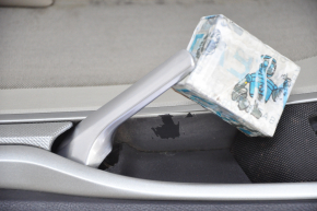 Обшивка двери карточка передняя правая Ford Fusion mk5 17-20 тряпка, серый, топляк, облезло покрытие накладки, побелел пластик