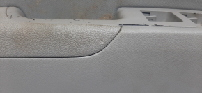 Обшивка двери карточка передняя левая Hyundai Elantra AD 17-20 тряпка серая с серой пластиковой вставкой, подлокотник кожа, молдинг серый глянец, тычка на коже, дефект накладки, под чистку