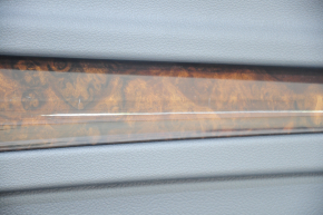 Обшивка двери карточка задняя правая Audi Q5 80A 18-20 черн, с вставкой под дерево, коричневый подлокотник, с пищалкой, царапины