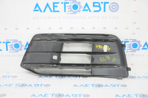 Решетка переднего бампера правая Audi Q5 80A 18-20 с хромом, царапины, песок