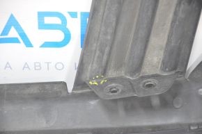 Накладка губы заднего бампера нижняя Toyota Highlander 14-19 структура, царапины, прижата, трещина в креплении