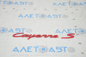 Эмблема задняя надпись "Cayenne S" Porsche Cayenne 958 11-18 красная