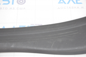 Накладка порога задняя правая Mercedes CLA 14-19 черн, царапины