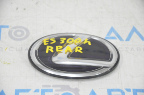 Эмблема значок крышки багажника Lexus ES300h 13-18 позезла краска