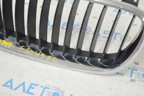 Решетка радиатора grill левая BMW 3 F30 4d 12-18 песок на хроме
