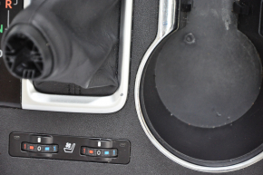 Накладка центральной консоли Toyota Highlander 14-16 под подогрев и вентиляцию сидений, царапины, отсутствует заглушка
