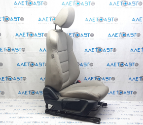 Пассажирское сидение Mazda 6 16-17 с airbag, механика, кожа бежевая, царапины на пластике