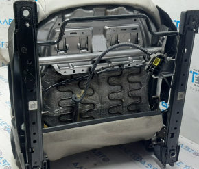 Пассажирское сидение Mazda 6 16-17 с airbag, механика, кожа бежевая, царапины на пластике