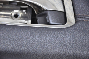 Обшивка двери карточка задняя левая Toyota Avalon 13-18 черный с черной вставкой, царапина