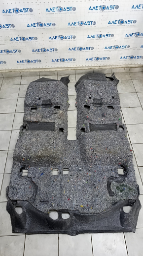 Покриття підлоги Ford Escape MK4 20- надірваний