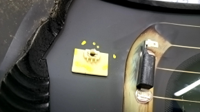 Стекло заднее двери багажника Ford Escape MK3 13 тонировка, с накладками, сломаны направляйки