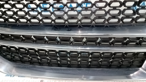 Решетка радиатора grill в сборе Dodge Durango 14-20 с эмблемой, решетка черная тип 2, обрамление хром, песок на хроме