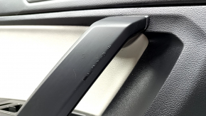 Обшивка дверей картка передня ліва VW Tiguan 18- чорна, сіра шкіряна вставка, підлокітник шкіра чорна, подряпини