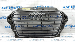 Решетка радиатора grill в сборе Audi A3 8V 15-16 графит, треснута, трещина на хроме