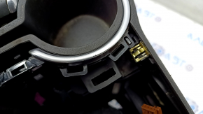 Консоль центральная подлокотник и подстаканники GMC Terrain 18- кожа черная, под воздуховод, царапины, тычки на хроме, облезло покрытие