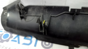 Дефлектор радиатора верхний левый VW Passat b8 16-19 USA сломано крепление