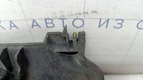 Дефлектор радіатора верхній правий VW Passat b8 16-19 USA зламане кріплення
