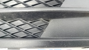 Решетка переднего бампера боковая правая VW Jetta 15-18 USA без птф, тычки, царапины