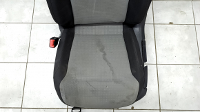 Водійське сидіння VW Jetta 11-18 USA без airbag, механічне, ганчірка чорно-сіра, під хімчистку, подряпини на накладці