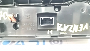 Управление климат-контролем Toyota Venza 21-22 под 8" дисплей, царапины