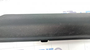 Накладка порога передняя правая Hyundai Kona 18-23 черная, царапины