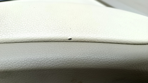 Обшивка двери карточка передняя левая Audi Q7 4L 10-15 бежевая, молдинг под дерево глянец, BOSE, царапины, под чистку, надорвана, под память сидений, сломано крепление, треснута