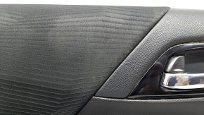 Обшивка дверей картка передня ліва Honda Accord 13-17 чорн з чорною вставкою ганчірка, підлокітник ганчірка, молдинг ручки чорний глянець, подряпини, під чищення