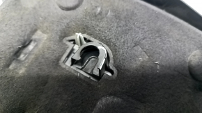 Накладка двигуна VW Tiguan 09-17 надламане кріплення