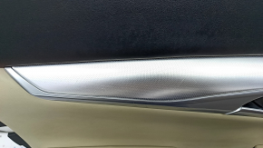 Обшивка двери карточка передняя левая Infiniti QX50 19- кожа бежевая тычки и царапины на накладке