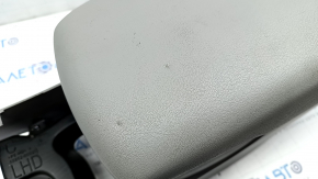 Консоль центральная подлокотник Toyota Camry v40 серый, царапины, тычки на коже