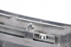 Решітка радіатора grill Ford Escape MK3 13-16 дорест з емблемою хром смужка, шар креп, подряпини