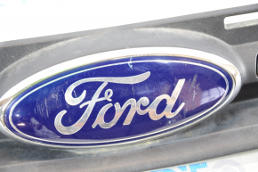 Решітка радіатора grill Ford Escape MK3 13-16 дорест з емблемою хром смужка, шар креп, подряпини