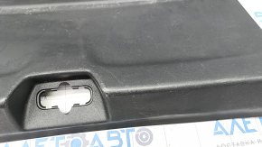 Накладка проема багажника Chevrolet Volt 16- черн, царапины, потерта