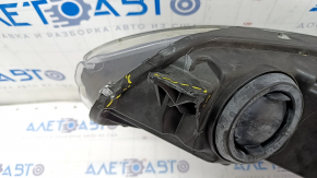Фара передняя правая голая Ford Escape MK4 20- галоген + LED DRL, сломаны крепления, пробит корпус, царапины