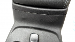 Консоль центральная подлокотник и подстаканники Chevrolet Volt 16- черная, синяя строчка, царапины, трещиныч надломаны крепления