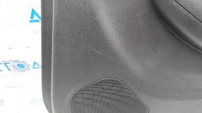 Обшивка двери карточка задняя правая Chevrolet Volt 16- черная, подлокотник резина черная, царапины