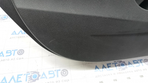 Обшивка дверей картка передня ліва Chevrolet Volt 16- чорна, з чорною вставкою шкіра, подряпини