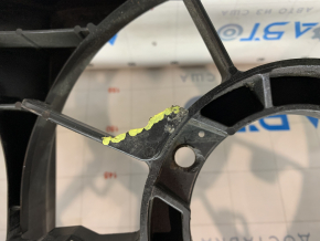 Диффузор кожух радиатора голый Toyota Prius 20 04-09 сломаны крепления