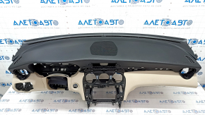 Торпедо передняя панель с AIRBAG Mercedes GLC 16-19 кожа бежевая, царапина