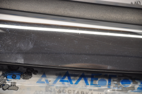 Накладка дверей нижня передня ліва Nissan Murano z52 15- подряпина, пісок на хромі