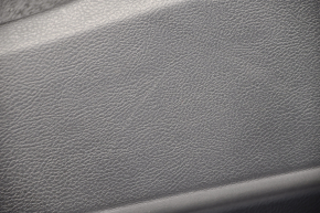 Обшивка двери карточка передняя правая Ford Fusion mk5 13-16 черн с черн вставкой тряпка, подлокотник кожа, молдинг серый глянец, красная строчка, царапины