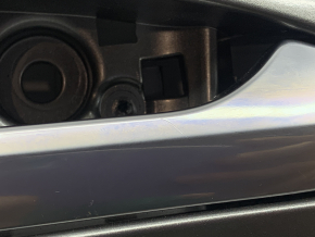 Обшивка двери карточка передняя правая Ford Fusion mk5 17-20 черн с беж вставкой тряпка, подлокотник кожа, молдинг серый структура, под чистку, царапины