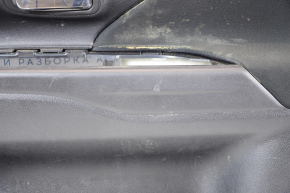 Обшивка двери карточка передняя правая Mitsubishi Outlander 14-21 черн с черн вставкой тряпка, молдинг серый под карбон структура, царапины, под химчистку